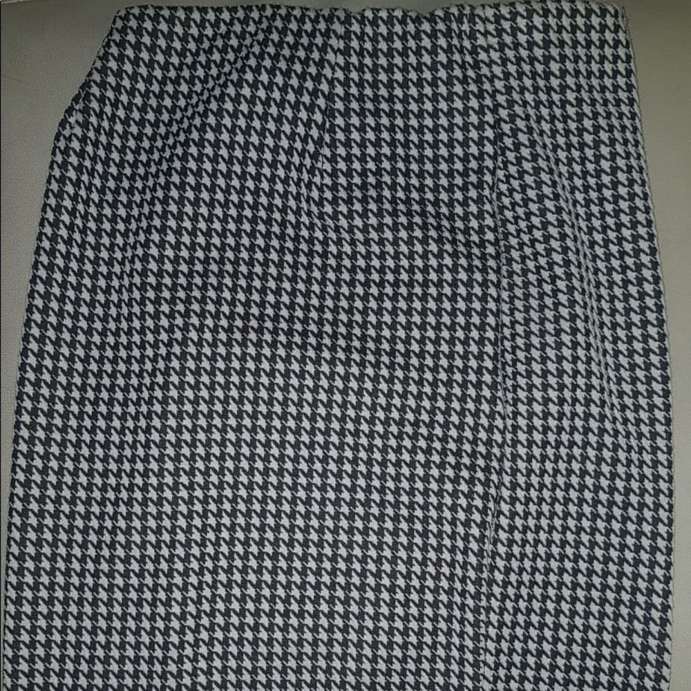Skirt ▪️▫️ - Picture 3 of 4